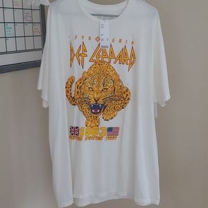 New Def Leopard t shirt